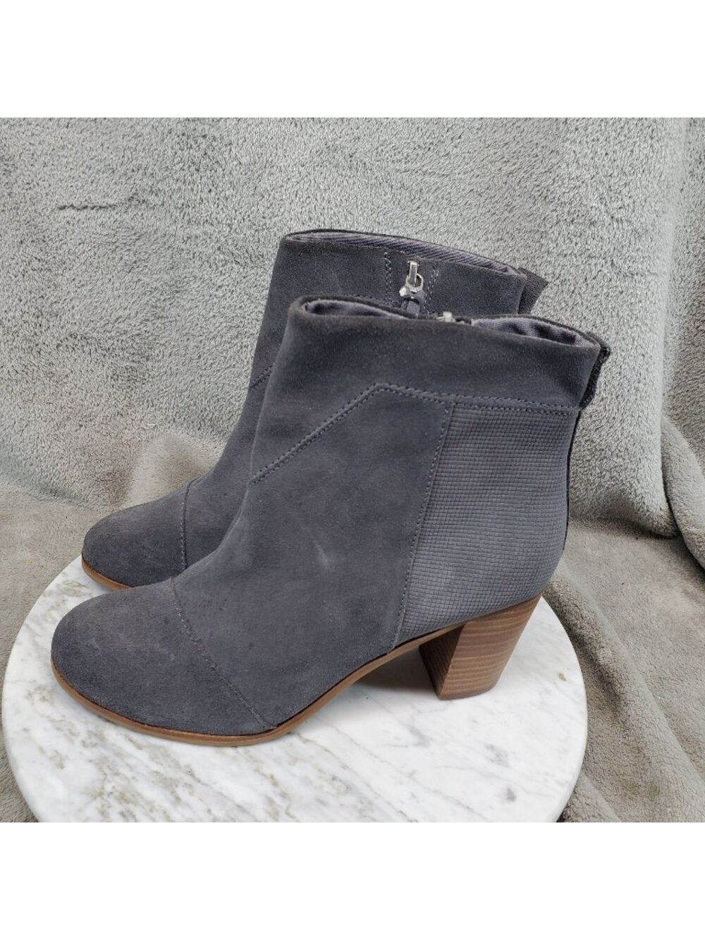 Toms Shoes Womens Size 7.5 Lunata Gray Suede Ankle Boots *Read*